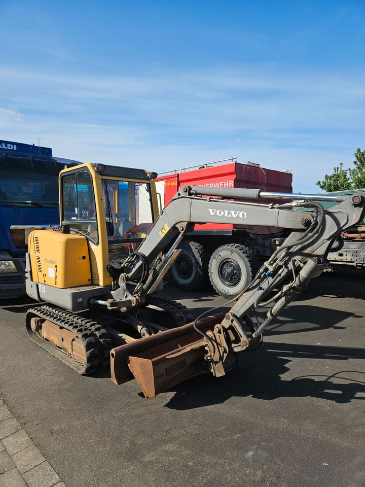 Volvo EC30 - Мини багер: слика 1 Volvo EC30 - Мини багер: слика 1