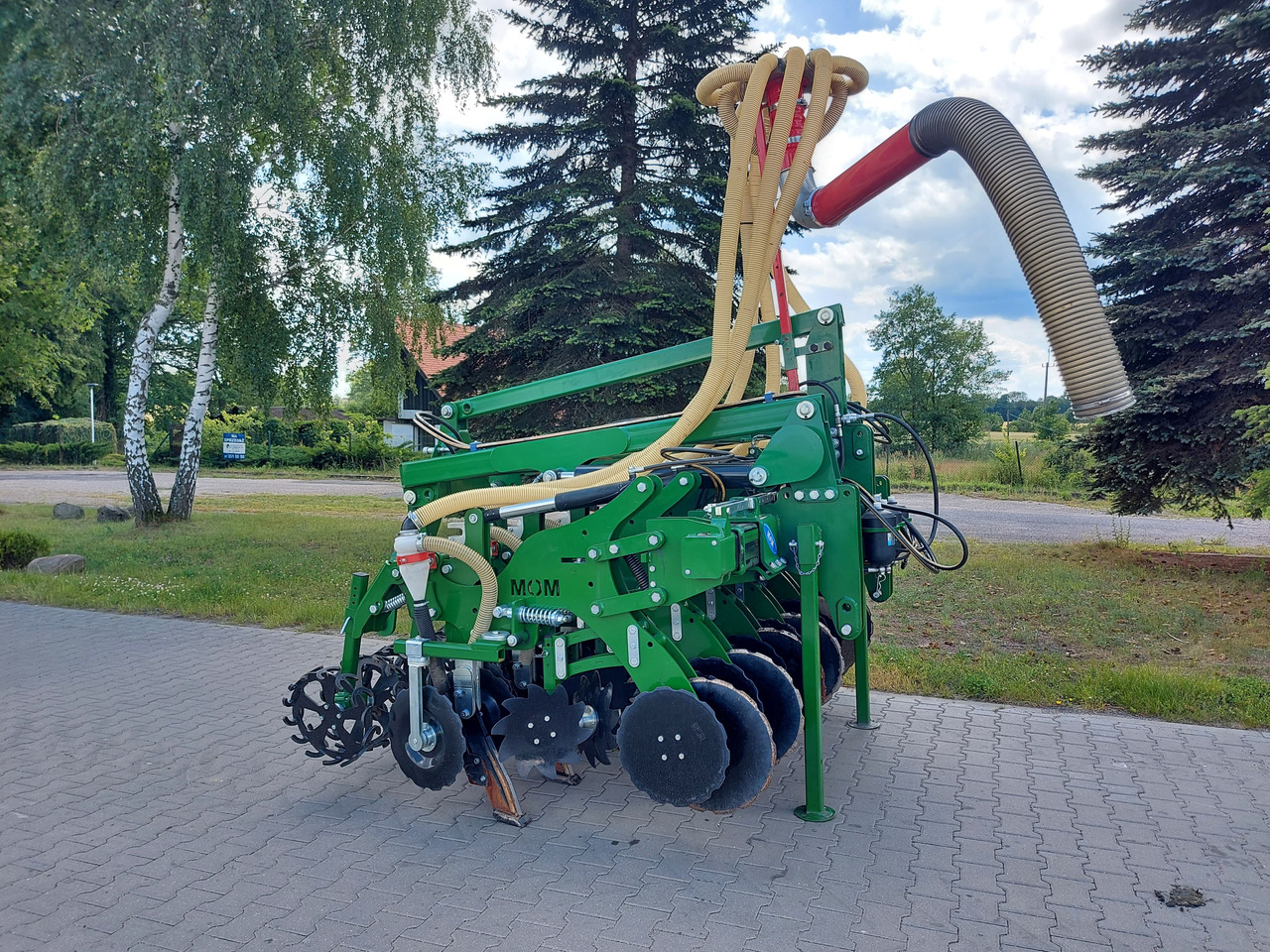 Moretto MOM Strip Hawk 6 - Комбајнска семенска дупчалка: слика 2 Moretto MOM Strip Hawk 6 - Комбајнска семенска дупчалка: слика 2