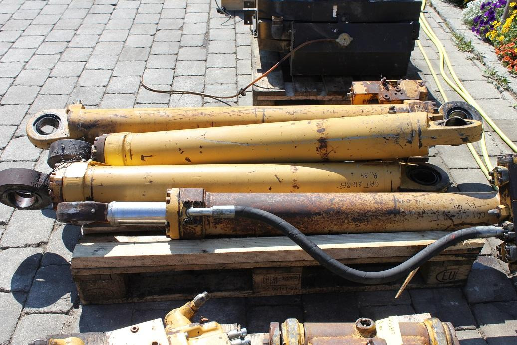 Caterpillar 212 BFT - Хидрауличен цилиндар за Градежна машина: слика 1 Caterpillar 212 BFT - Хидрауличен цилиндар за Градежна машина: слика 1