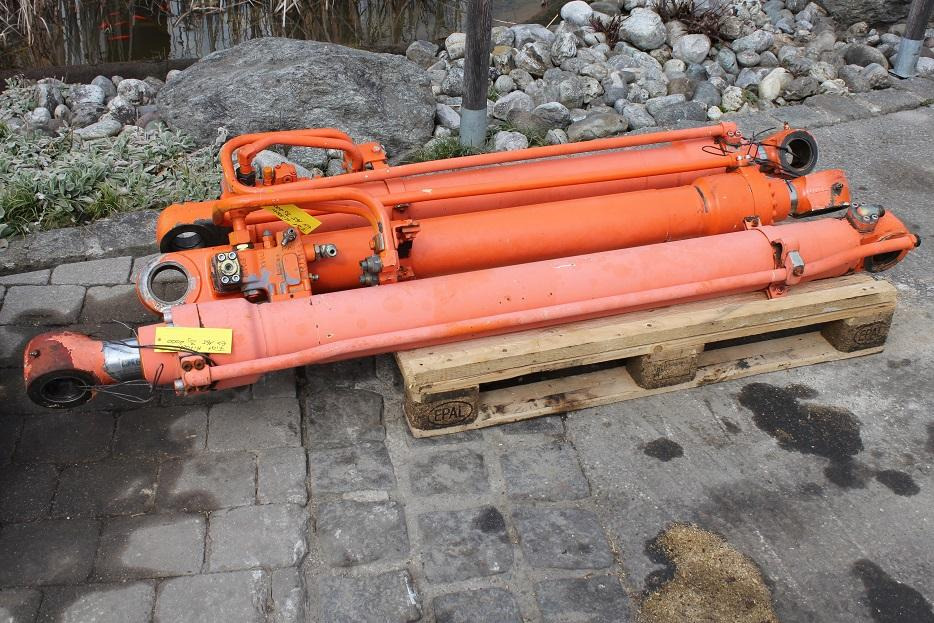 Fiat-Hitachi EX 165 - Хидрауличен цилиндар за Градежна машина: слика 1 Fiat-Hitachi EX 165 - Хидрауличен цилиндар за Градежна машина: слика 1