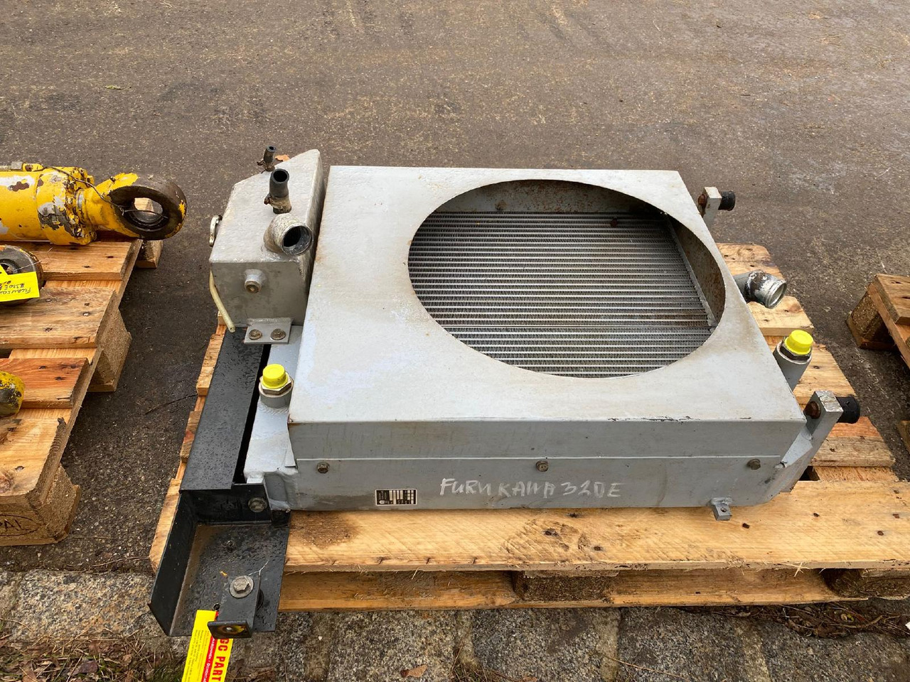 Furukawa 320 E - Систем за ладење за Градежна машина: слика 1 Furukawa 320 E - Систем за ладење за Градежна машина: слика 1