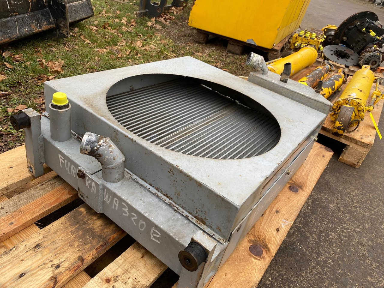 Furukawa 320 E - Систем за ладење за Градежна машина: слика 2 Furukawa 320 E - Систем за ладење за Градежна машина: слика 2