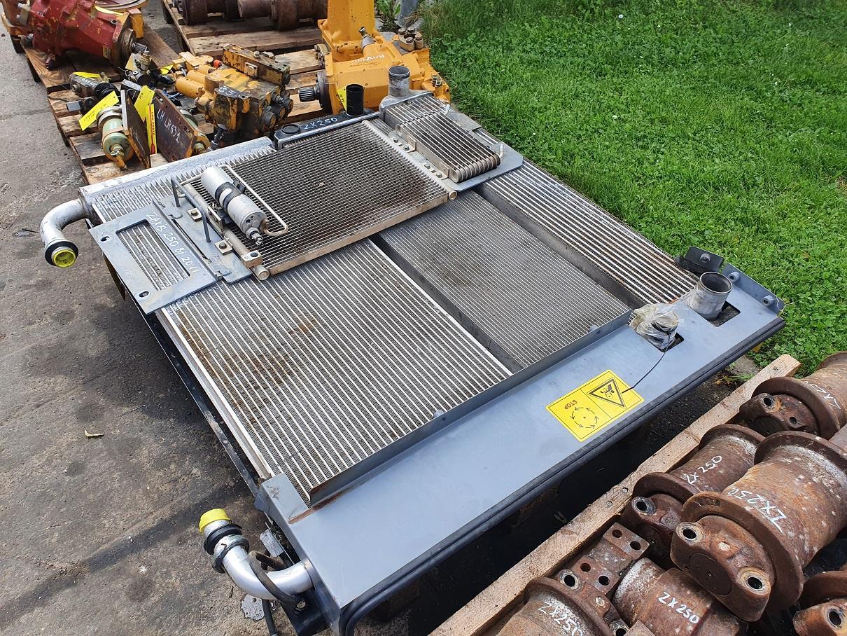Hitachi ZX 250 LC N 3 - Систем за ладење за Градежна машина: слика 1 Hitachi ZX 250 LC N 3 - Систем за ладење за Градежна машина: слика 1