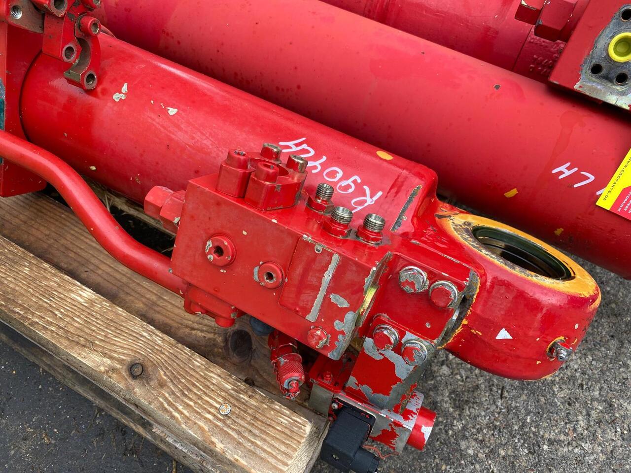 Liebherr R 904 LIT - Хидрауличен цилиндар за Градежна машина: слика 2 Liebherr R 904 LIT - Хидрауличен цилиндар за Градежна машина: слика 2