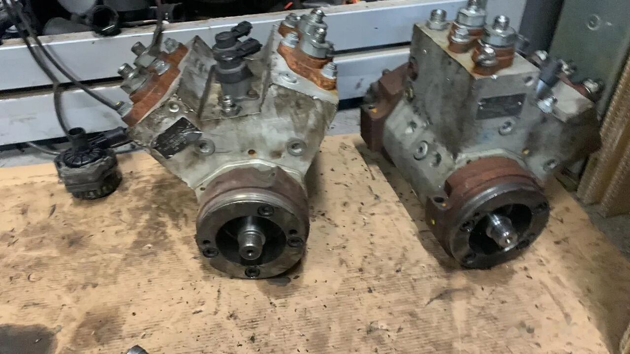 Bosch Pompa Wysokiego Ciśnienia MAN "V" MAN 51.11103-7762 F00BC0 51.11103-7762   truck - Пумпа за гориво за Камион: слика 1 Bosch Pompa Wysokiego Ciśnienia MAN "V" MAN 51.11103-7762 F00BC0 51.11103-7762   truck - Пумпа за гориво за Камион: слика 1