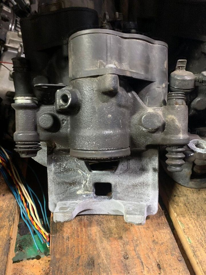 Brembo elektryczne D43901 Iveco Daily prawy, lewy, tył 2019- D43901 - Кочна вилица за Камион: слика 3 Brembo elektryczne D43901 Iveco Daily prawy, lewy, tył 2019- D43901 - Кочна вилица за Камион: слика 3