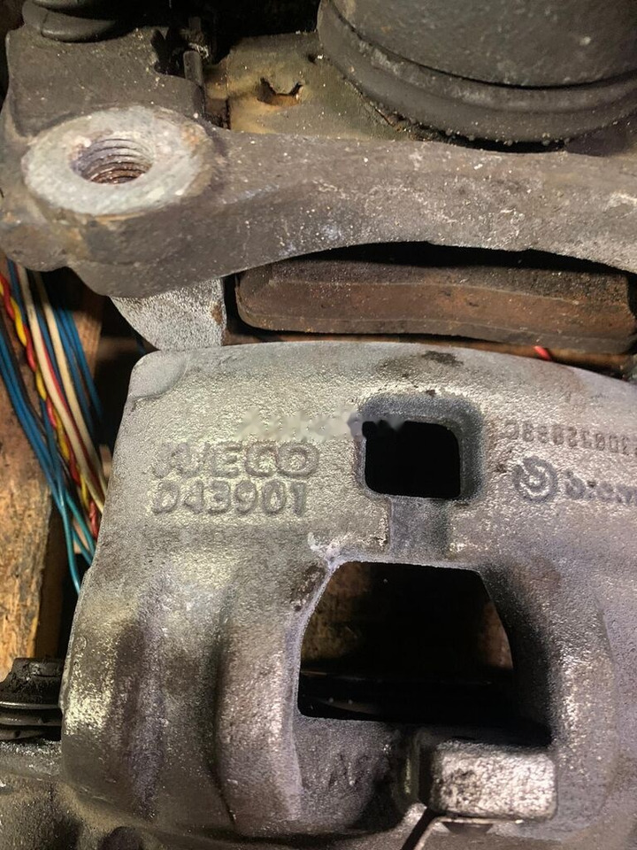 Brembo elektryczne D43901 Iveco Daily prawy, lewy, tył 2019- D43901 - Кочна вилица за Камион: слика 2 Brembo elektryczne D43901 Iveco Daily prawy, lewy, tył 2019- D43901 - Кочна вилица за Камион: слика 2