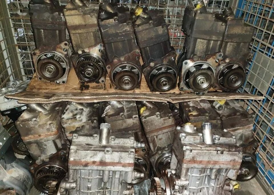 Mercedes-Benz Mercedes Actros MP4 Voith A4711303215 Mercedes-Benz truck - Компресор на воздушна кочница за Камион: слика 1 Mercedes-Benz Mercedes Actros MP4 Voith A4711303215 Mercedes-Benz truck - Компресор на воздушна кочница за Камион: слика 1