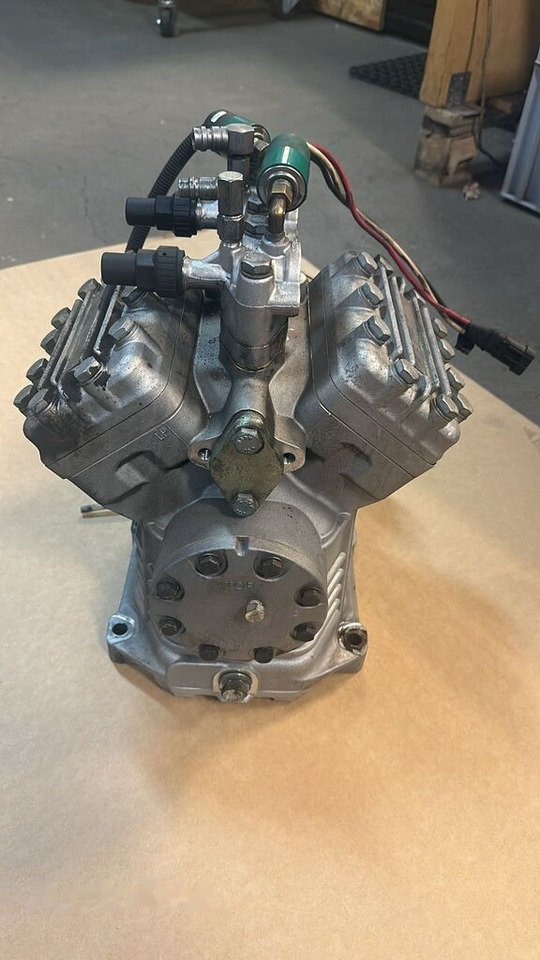 Sprężarka kompresor klimatyzacji Bock Eberspacher FKX40/470K 8862010000407 - Компресор на клима уред за Камион: слика 2 Sprężarka kompresor klimatyzacji Bock Eberspacher FKX40/470K 8862010000407 - Компресор на клима уред за Камион: слика 2