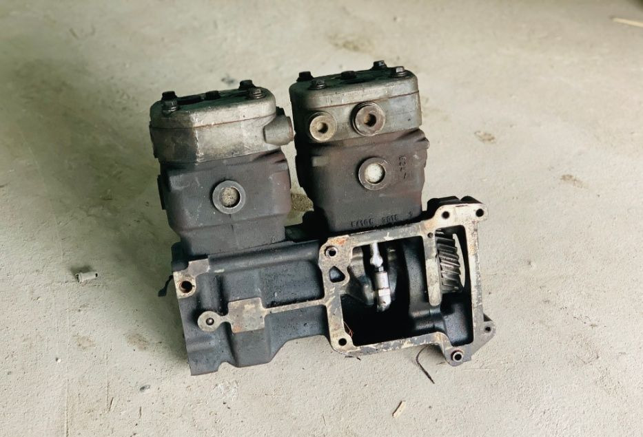 WABCO 2 cylindry oryginał 51.54112-3028 MAN TGA 51.54112-3028 - Компресор на воздушна кочница за Камион: слика 1 WABCO 2 cylindry oryginał 51.54112-3028 MAN TGA 51.54112-3028 - Компресор на воздушна кочница за Камион: слика 1