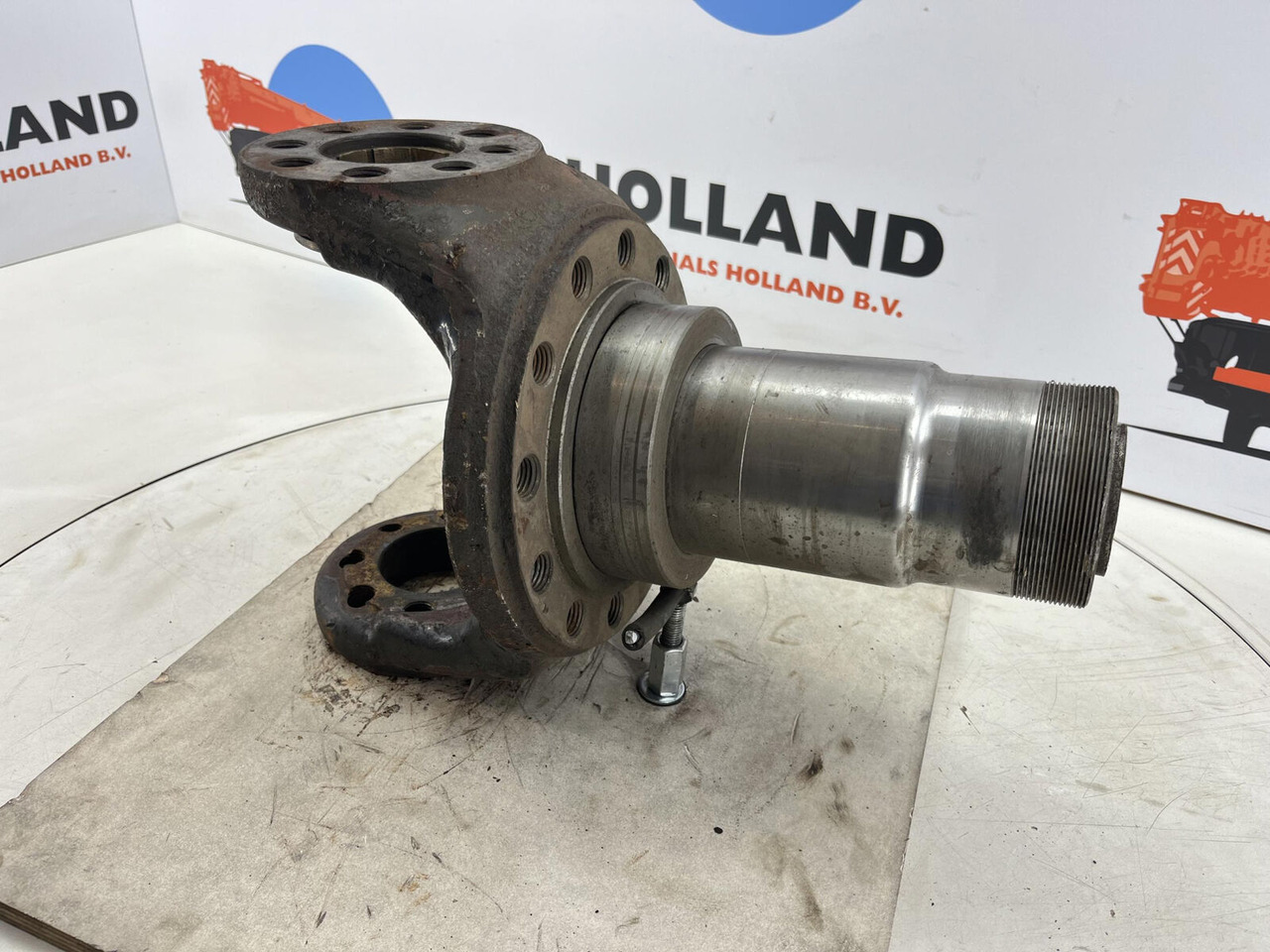 Gottwald Steering knuckle 12 holes axle 3 - Рукавец за Мобилен кран: слика 3 Gottwald Steering knuckle 12 holes axle 3 - Рукавец за Мобилен кран: слика 3