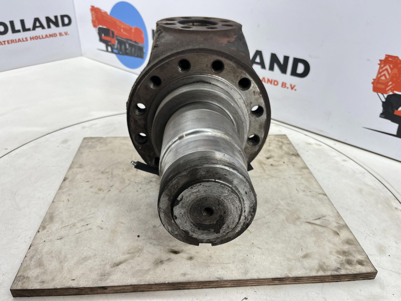 Gottwald Steering knuckle 12 holes axle 3 - Рукавец за Мобилен кран: слика 2 Gottwald Steering knuckle 12 holes axle 3 - Рукавец за Мобилен кран: слика 2
