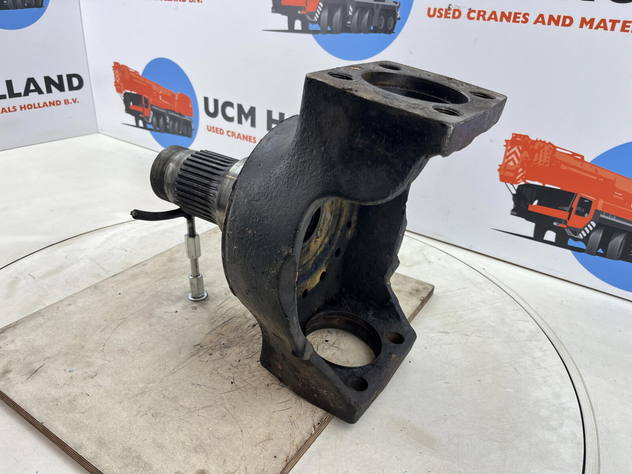 Grove AT 750 BE Steering knuckle 16 holes - Рукавец за Мобилен кран: слика 4 Grove AT 750 BE Steering knuckle 16 holes - Рукавец за Мобилен кран: слика 4