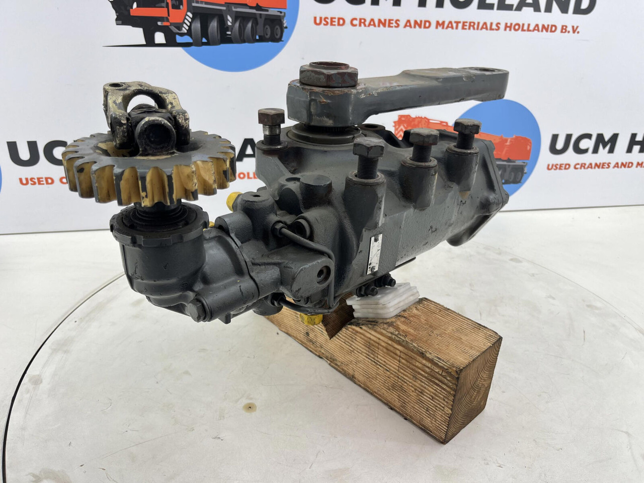 Grove GMK 2035 steering box - Управувачки механизам за Мобилен кран: слика 2 Grove GMK 2035 steering box - Управувачки механизам за Мобилен кран: слика 2