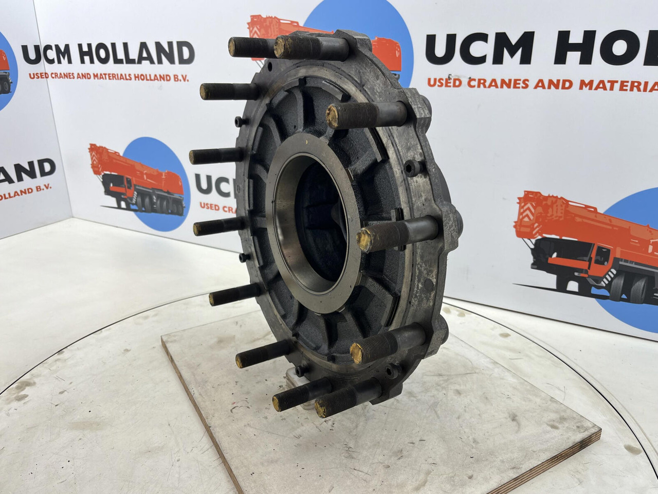 Grove GMK 3050 Megatrak wheel hub - Глава на тркало за Кран: слика 1 Grove GMK 3050 Megatrak wheel hub - Глава на тркало за Кран: слика 1