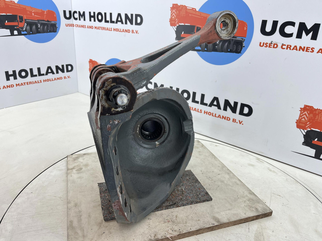 Grove GMK 3055 Steering knuckle 16 holes axle 1 right - Рукавец за Мобилен кран: слика 5 Grove GMK 3055 Steering knuckle 16 holes axle 1 right - Рукавец за Мобилен кран: слика 5