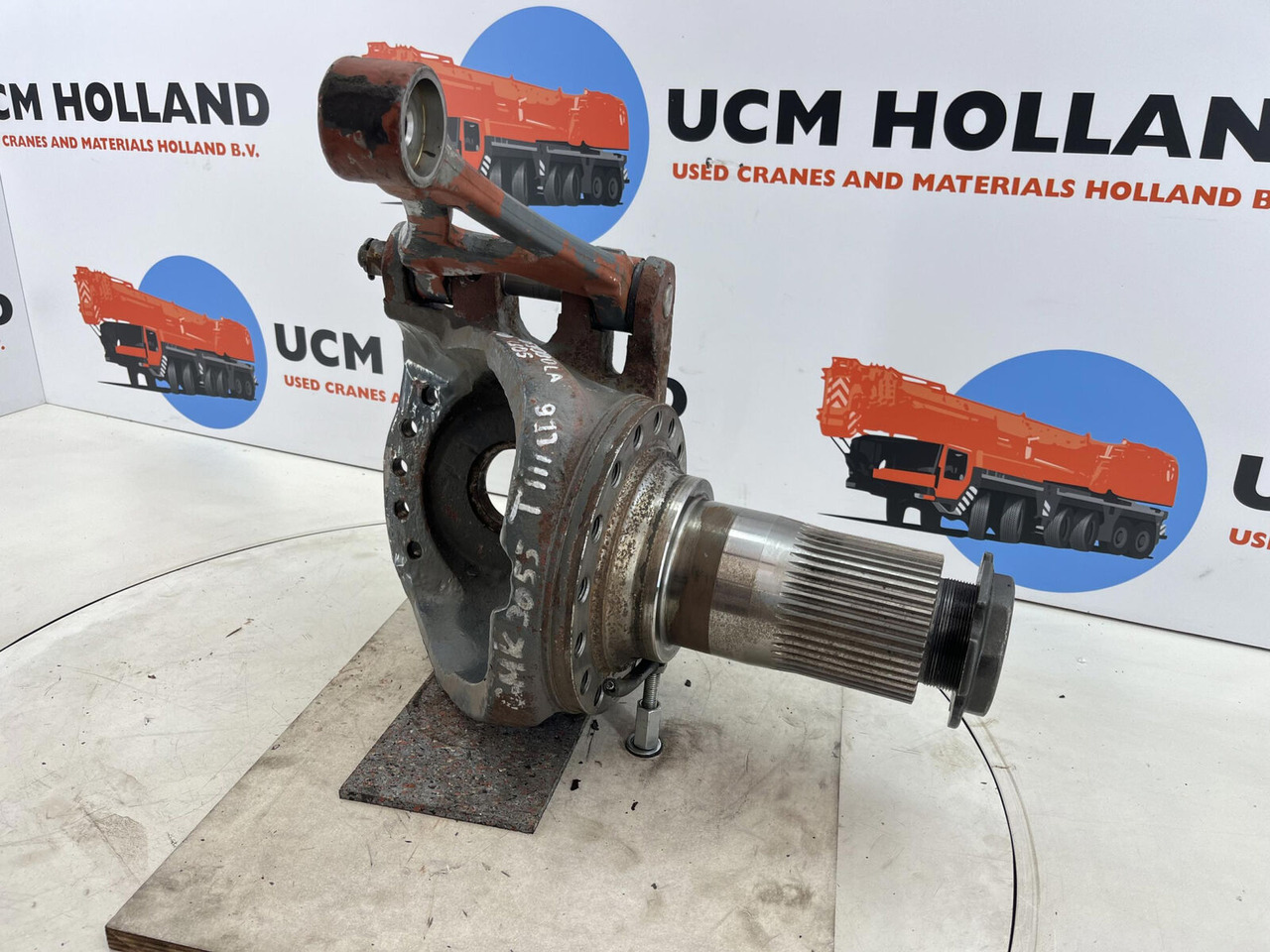 Grove GMK 3055 Steering knuckle 16 holes axle 1 right - Рукавец за Мобилен кран: слика 3 Grove GMK 3055 Steering knuckle 16 holes axle 1 right - Рукавец за Мобилен кран: слика 3