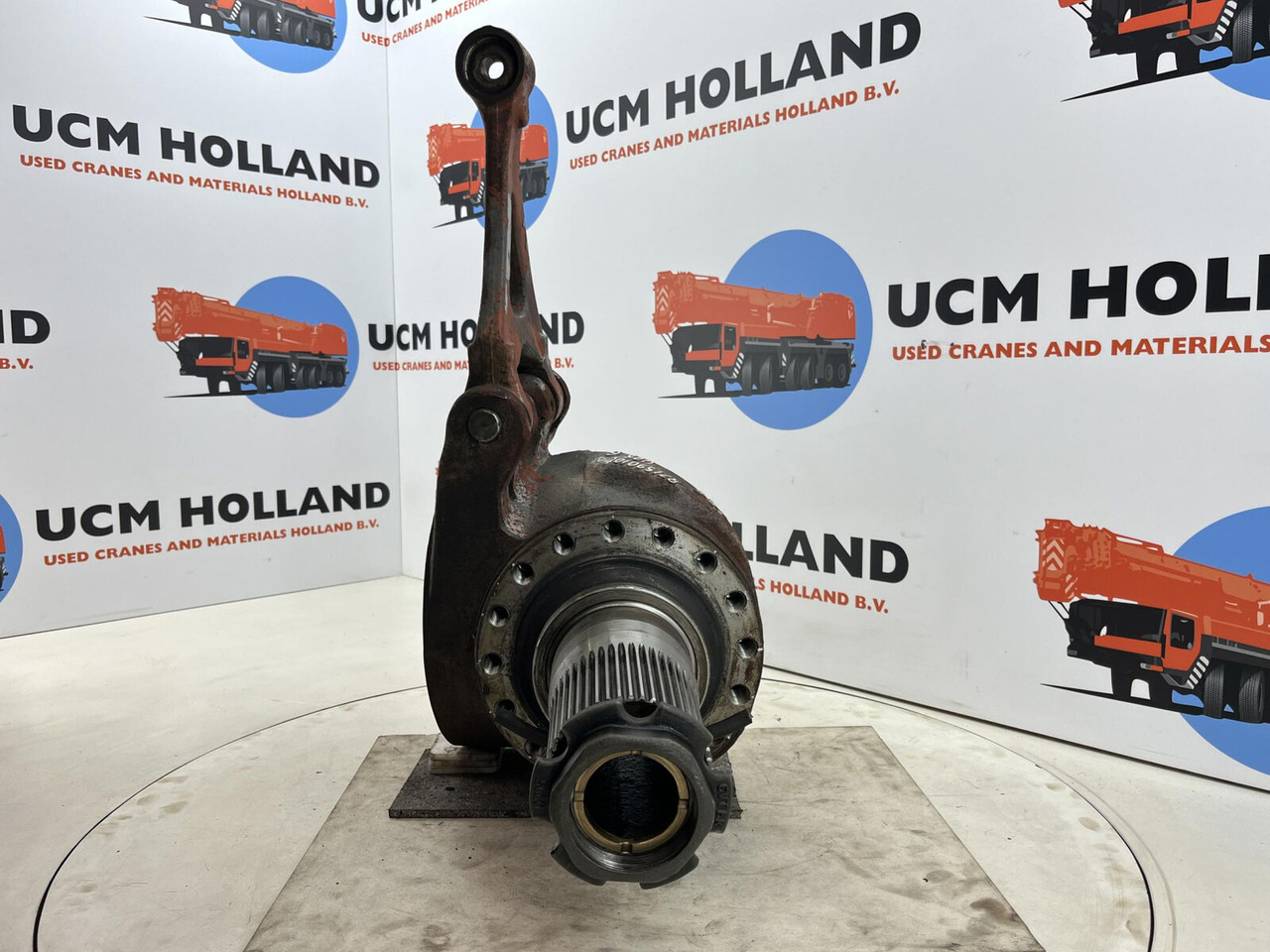 Grove GMK 3055 Steering knuckle 16 holes axle 3 right - Рукавец за Кран: слика 2 Grove GMK 3055 Steering knuckle 16 holes axle 3 right - Рукавец за Кран: слика 2