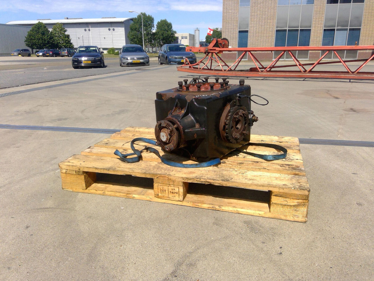 Grove GMK 3055 diff box axle 1 - Диференцијален запчаник на брзина за Мобилен кран: слика 1 Grove GMK 3055 diff box axle 1 - Диференцијален запчаник на брзина за Мобилен кран: слика 1