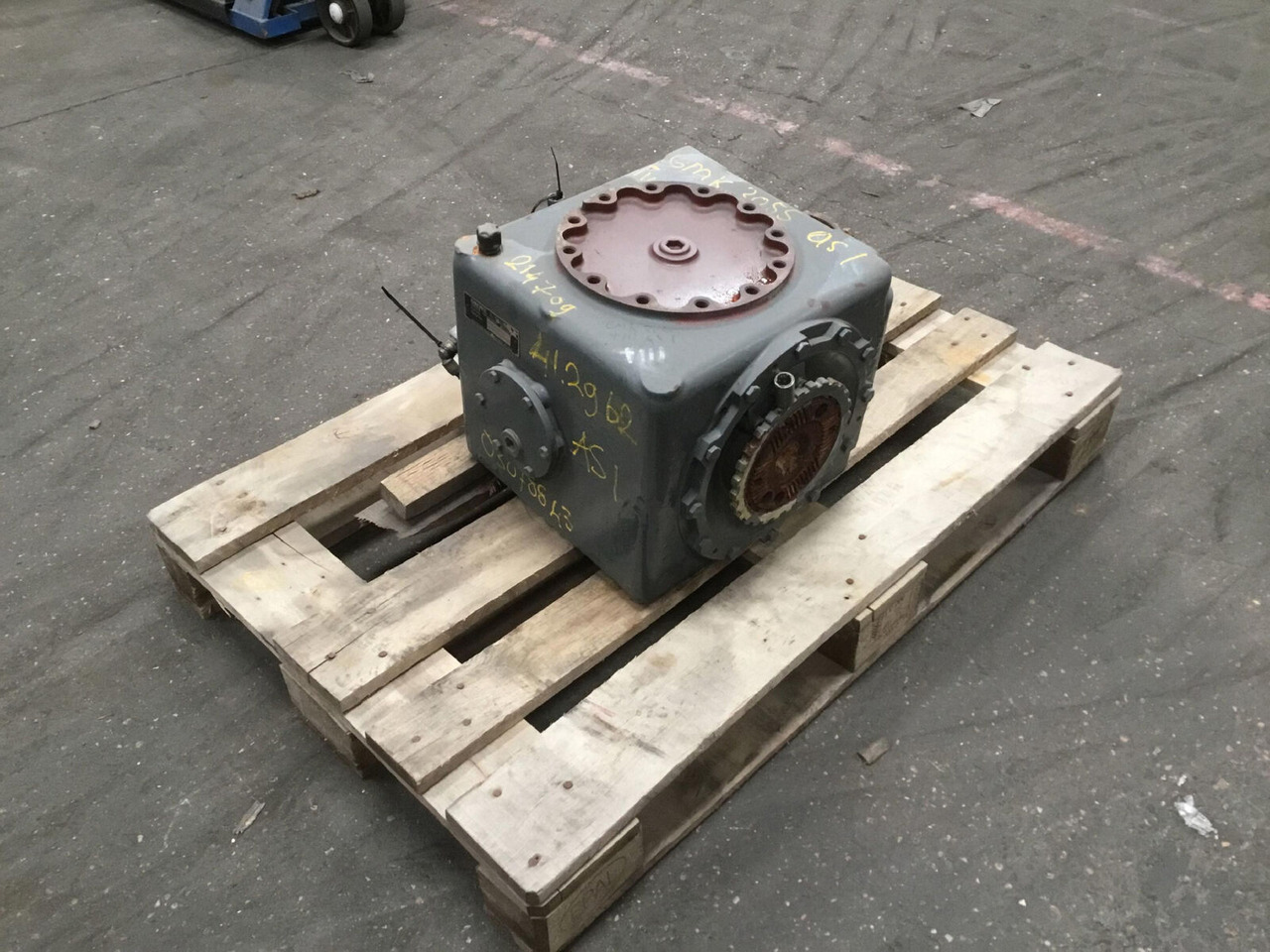 Grove GMK 3055 diff box axle nr 1 - Диференцијален запчаник на брзина за Мобилен кран: слика 4 Grove GMK 3055 diff box axle nr 1 - Диференцијален запчаник на брзина за Мобилен кран: слика 4