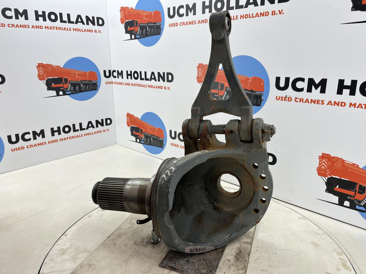 Grove GMK 3055 steering knuckle 16 holes axle 1 and 2 left - Рукавец за Мобилен кран: слика 4 Grove GMK 3055 steering knuckle 16 holes axle 1 and 2 left - Рукавец за Мобилен кран: слика 4