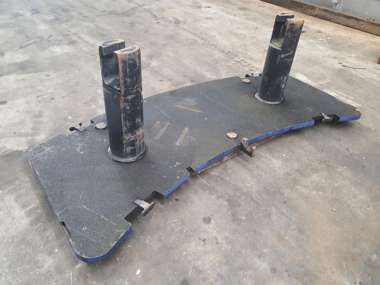 Grove GMK 4090 counterweight 1.1T - Противтежа за Мобилен кран: слика 1 Grove GMK 4090 counterweight 1.1T - Противтежа за Мобилен кран: слика 1