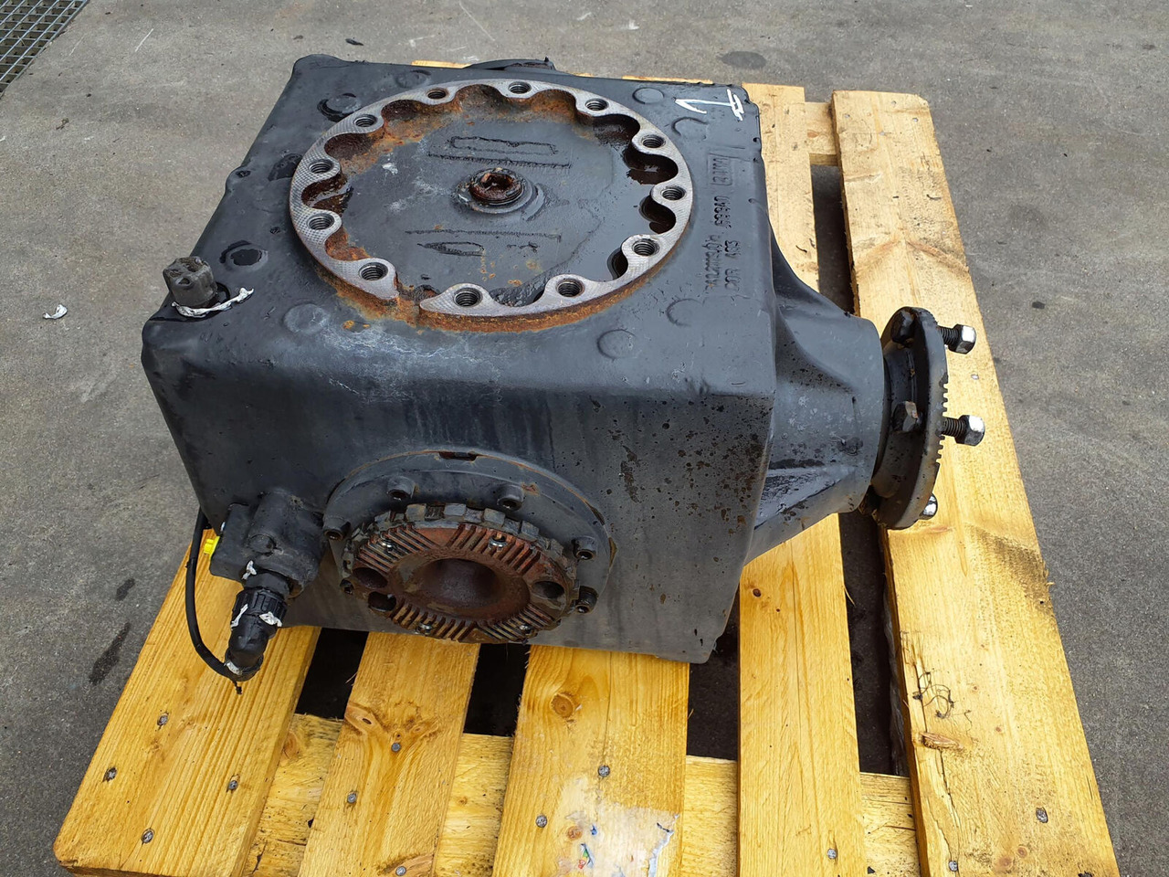 Grove GMK 6400 diff box axle 1 - Диференцијален запчаник на брзина за Мобилен кран: слика 1 Grove GMK 6400 diff box axle 1 - Диференцијален запчаник на брзина за Мобилен кран: слика 1