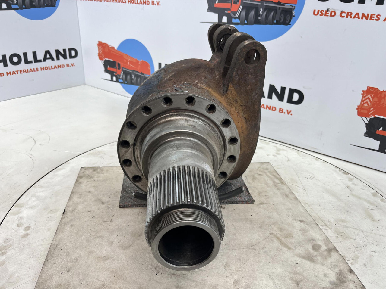 Grove GMK Megatrak steering knuckle 16 holes - Рукавец за Мобилен кран: слика 2 Grove GMK Megatrak steering knuckle 16 holes - Рукавец за Мобилен кран: слика 2