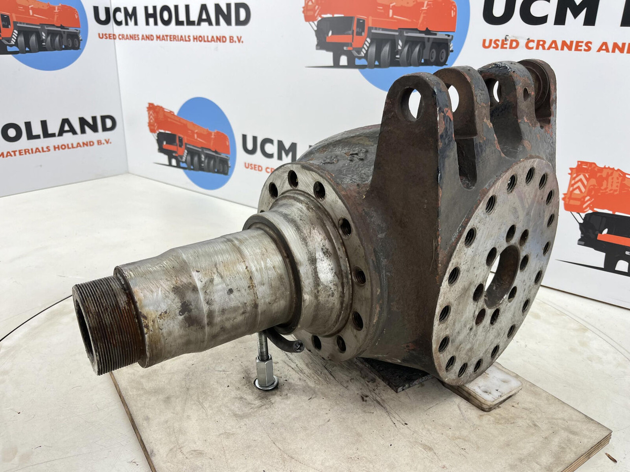 Grove GMK Steering knuckle 12 holes - Рукавец за Мобилен кран: слика 1 Grove GMK Steering knuckle 12 holes - Рукавец за Мобилен кран: слика 1