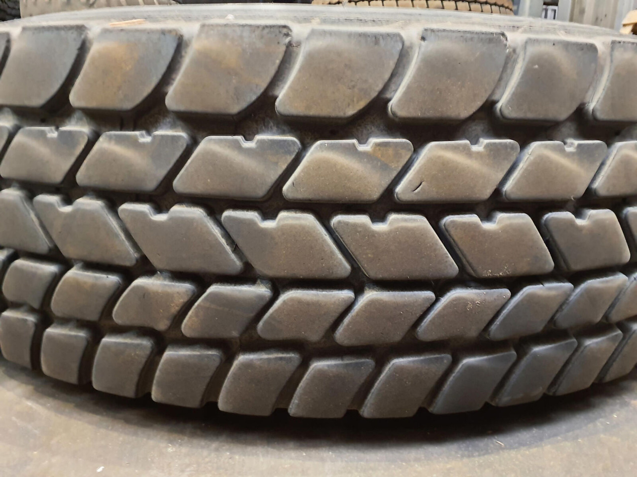 Grove Wheel 445/95R25 12 13.4 2p alu - Комплетно тркало за Кран: слика 3 Grove Wheel 445/95R25 12 13.4 2p alu - Комплетно тркало за Кран: слика 3