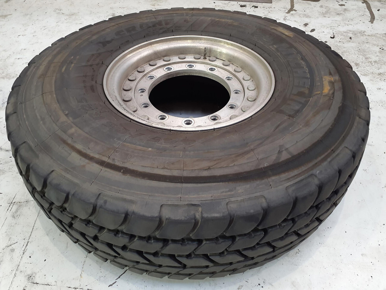 Grove Wheel 445/95R25 12 9 2p alu - Комплетно тркало за Кран: слика 2 Grove Wheel 445/95R25 12 9 2p alu - Комплетно тркало за Кран: слика 2