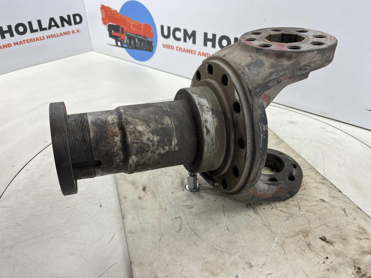 Kessler steering knuckle 12 holes - Рукавец за Кран: слика 1 Kessler steering knuckle 12 holes - Рукавец за Кран: слика 1