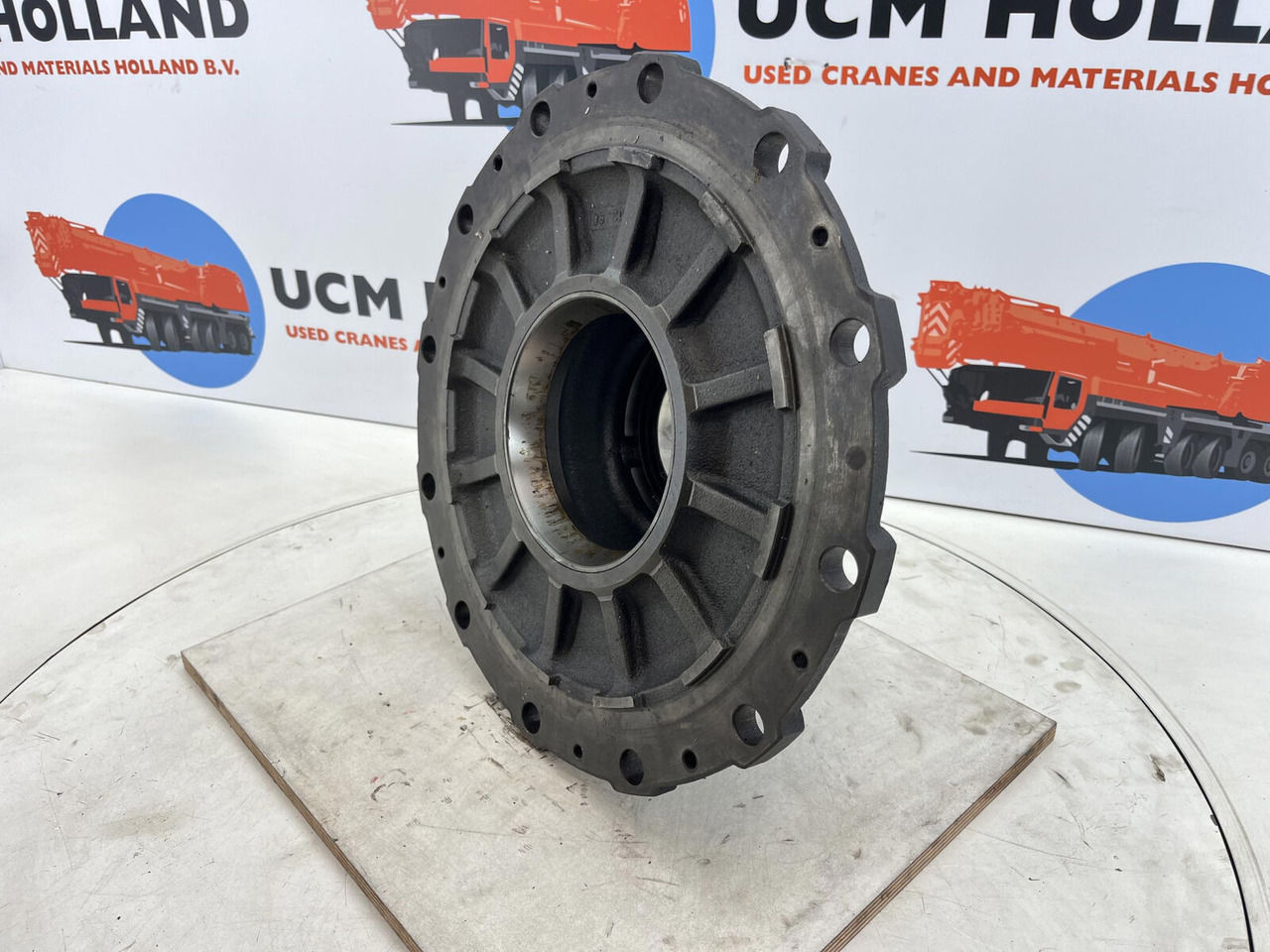 Krupp KMK 3045 Megatrak wheel hub - Глава на тркало за Градежна машина: слика 1 Krupp KMK 3045 Megatrak wheel hub - Глава на тркало за Градежна машина: слика 1