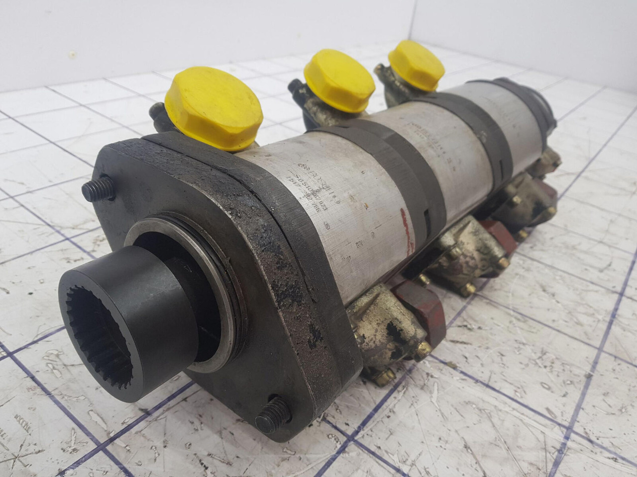 Krupp KMK 3045 four way gear pump - Хидраулична пумпа за Мобилен кран: слика 2 Krupp KMK 3045 four way gear pump - Хидраулична пумпа за Мобилен кран: слика 2
