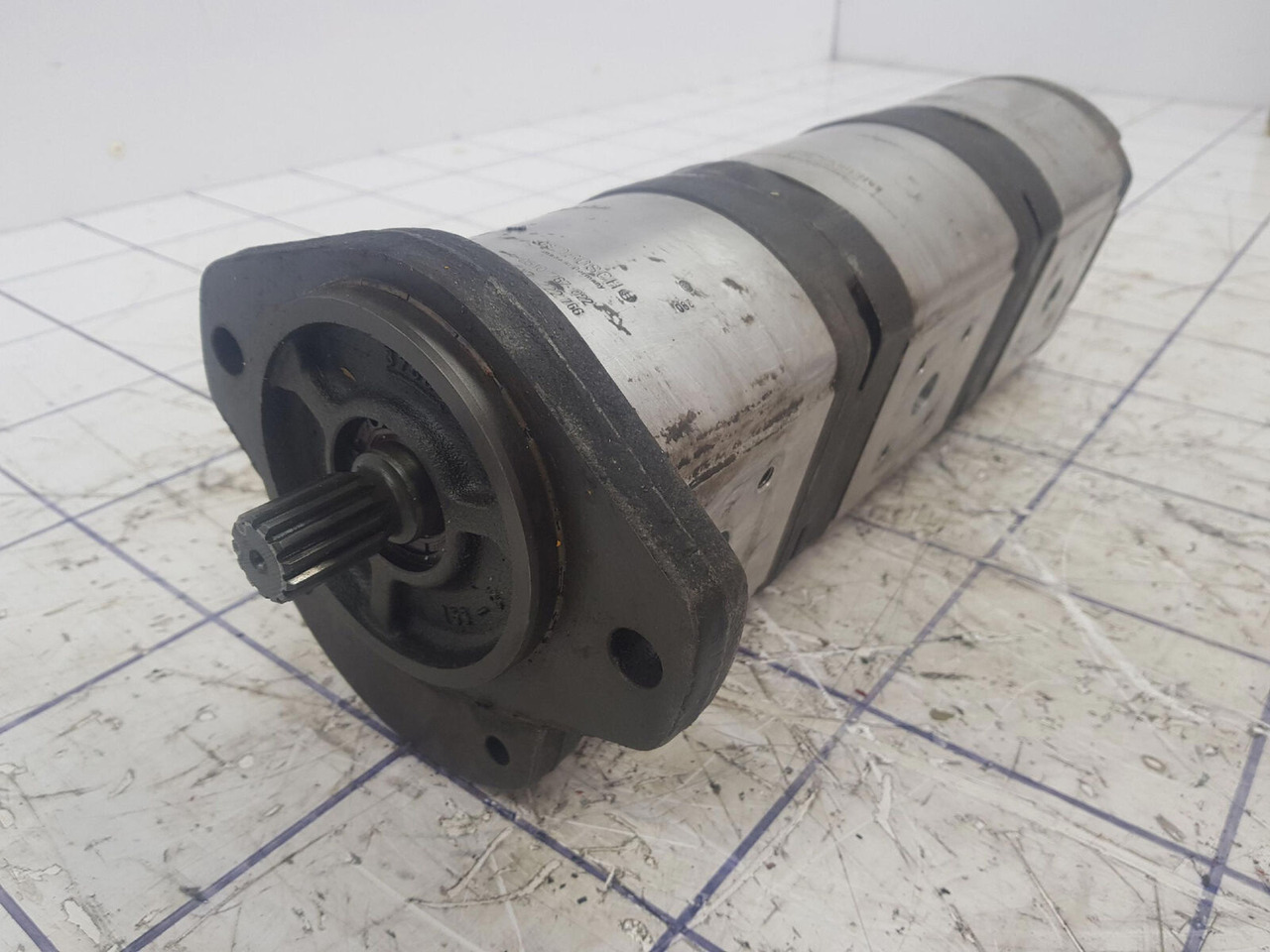 Krupp KMK 4070 three way gear pump - Хидраулична пумпа за Мобилен кран: слика 2 Krupp KMK 4070 three way gear pump - Хидраулична пумпа за Мобилен кран: слика 2