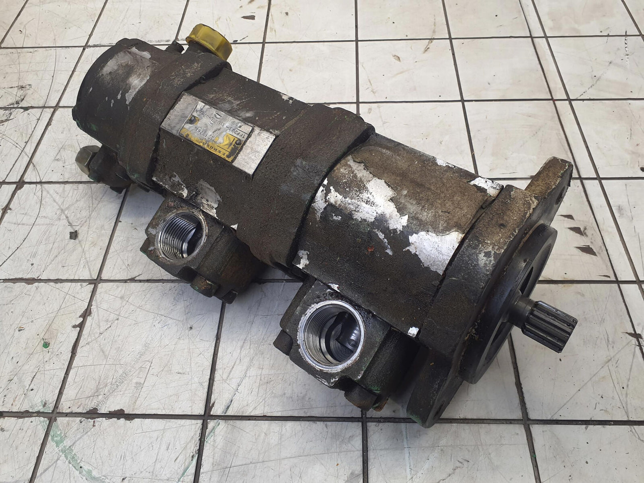 Krupp KMK 5100 3 way gear pump - Хидраулична пумпа за Мобилен кран: слика 4 Krupp KMK 5100 3 way gear pump - Хидраулична пумпа за Мобилен кран: слика 4