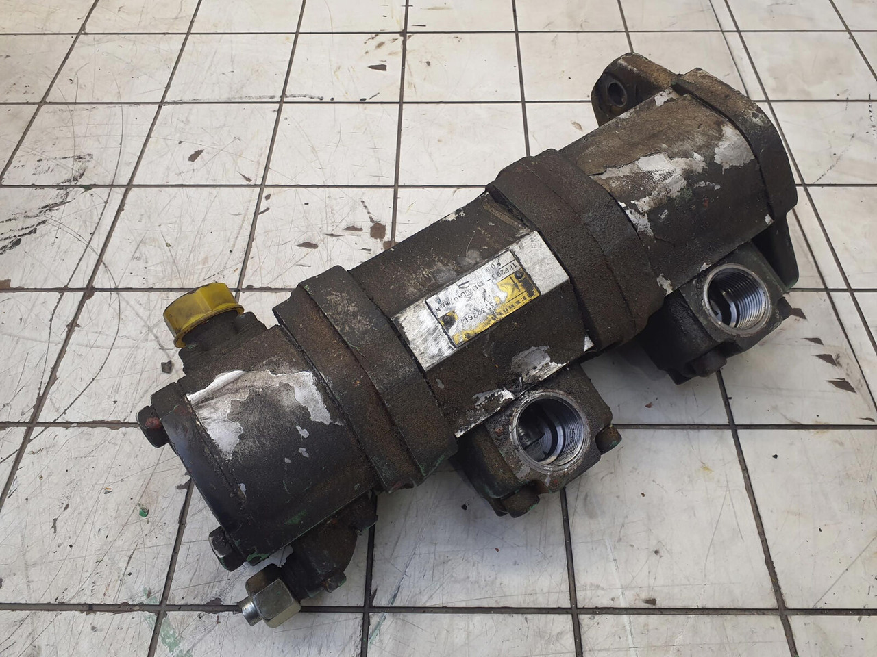 Krupp KMK 5100 3 way gear pump - Хидраулична пумпа за Мобилен кран: слика 3 Krupp KMK 5100 3 way gear pump - Хидраулична пумпа за Мобилен кран: слика 3