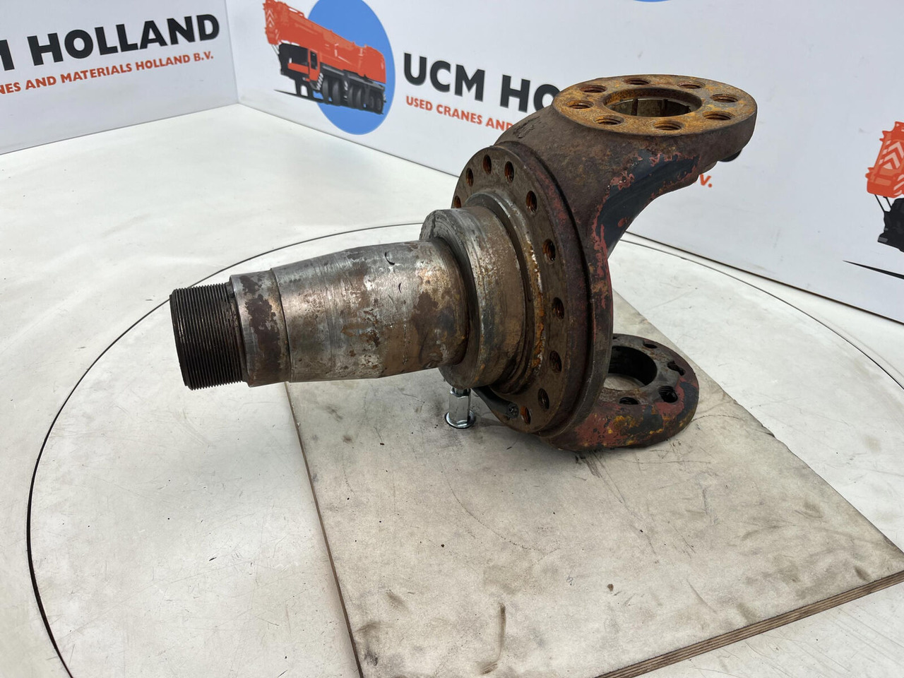 Liebherr LT 1090 Steering knuckle 16 holes - Рукавец за Мобилен кран: слика 1 Liebherr LT 1090 Steering knuckle 16 holes - Рукавец за Мобилен кран: слика 1