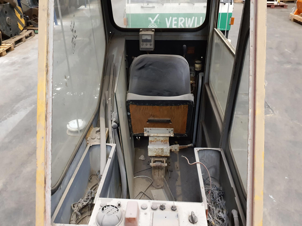 Liebherr LT 1120 upper cabin - Кабина за Мобилен кран: слика 5 Liebherr LT 1120 upper cabin - Кабина за Мобилен кран: слика 5