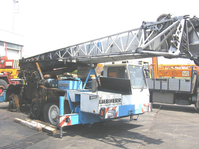 Liebherr LTM 1035-3 for parts - Мобилен кран: слика 2 Liebherr LTM 1035-3 for parts - Мобилен кран: слика 2