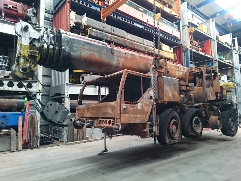 Liebherr LTM 1060-2 for parts - Мобилен кран: слика 2 Liebherr LTM 1060-2 for parts - Мобилен кран: слика 2