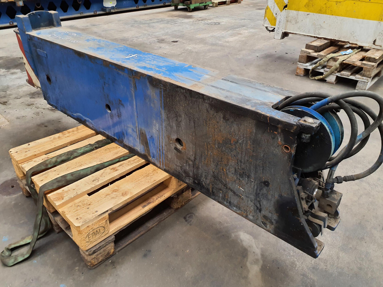 Liebherr LTM 1090-2 sliding beam with sliding cylinder - Суспензија за Мобилен кран: слика 4 Liebherr LTM 1090-2 sliding beam with sliding cylinder - Суспензија за Мобилен кран: слика 4