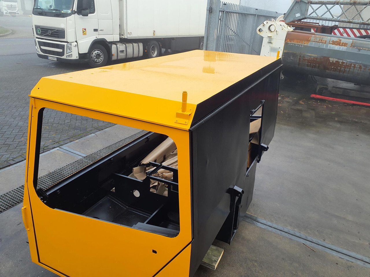 Liebherr LTM 1090 drivers cabin - Кабина за Мобилен кран: слика 5 Liebherr LTM 1090 drivers cabin - Кабина за Мобилен кран: слика 5