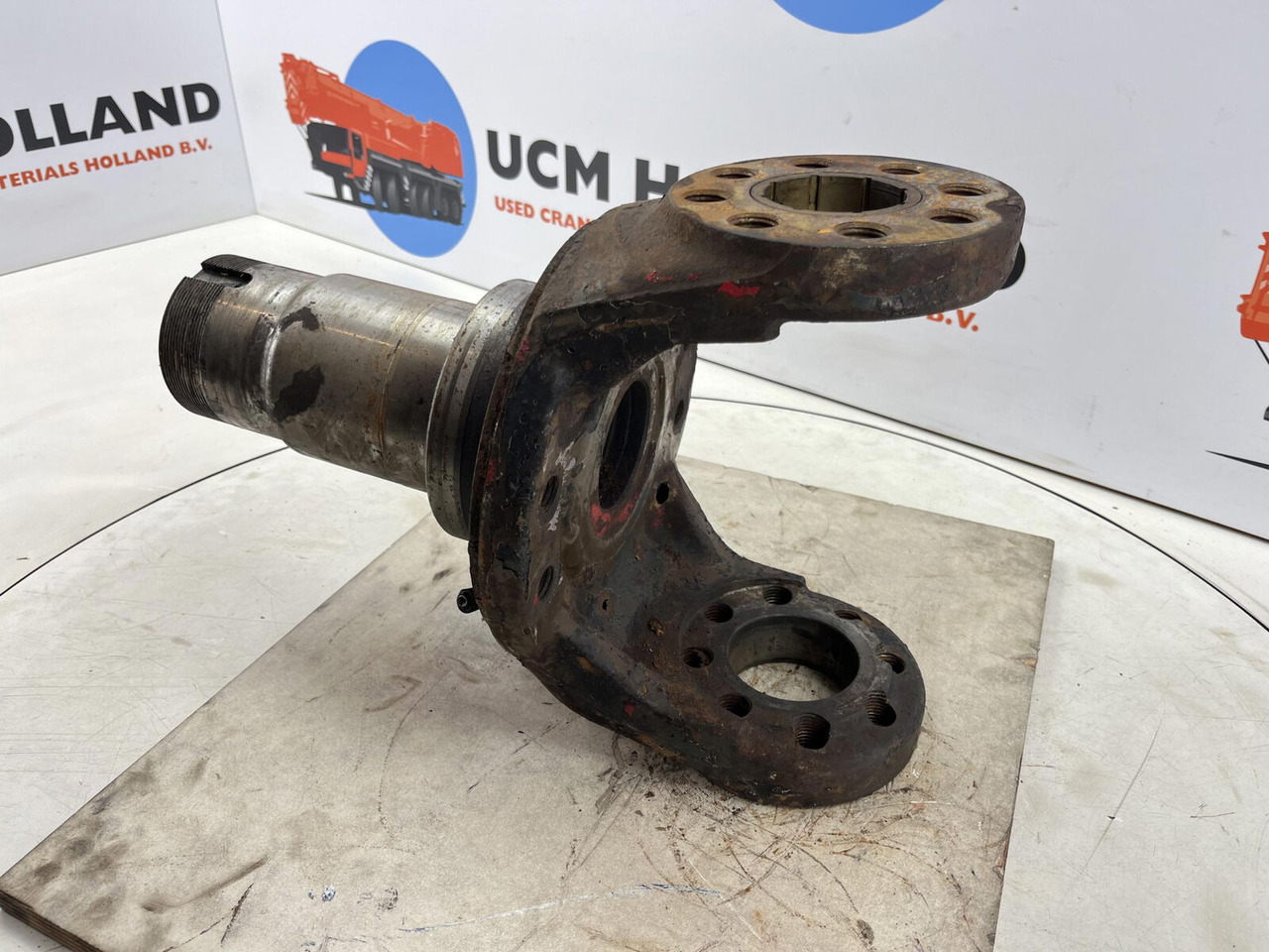 Liebherr LTM 1160 Steering knuckle 12 holes axle 3 - Рукавец за Мобилен кран: слика 4 Liebherr LTM 1160 Steering knuckle 12 holes axle 3 - Рукавец за Мобилен кран: слика 4