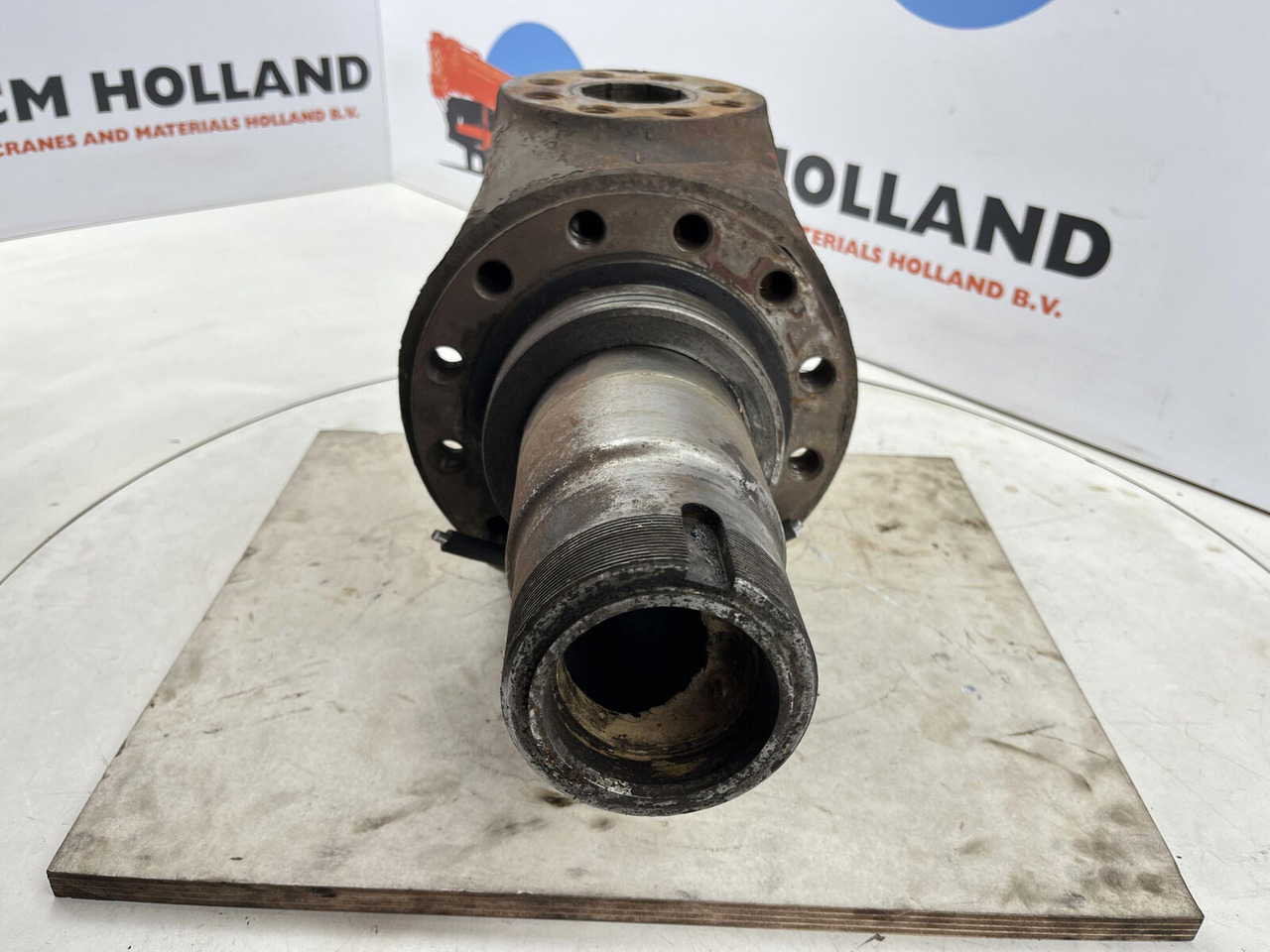 Liebherr LTM 1160 Steering knuckle 12 holes axle 3 - Рукавец за Мобилен кран: слика 2 Liebherr LTM 1160 Steering knuckle 12 holes axle 3 - Рукавец за Мобилен кран: слика 2