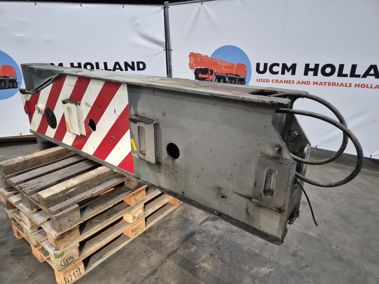 Liebherr LTM 1250-6.1 outriggerbeam rear with support cylinder - Суспензија за Кран: слика 4 Liebherr LTM 1250-6.1 outriggerbeam rear with support cylinder - Суспензија за Кран: слика 4
