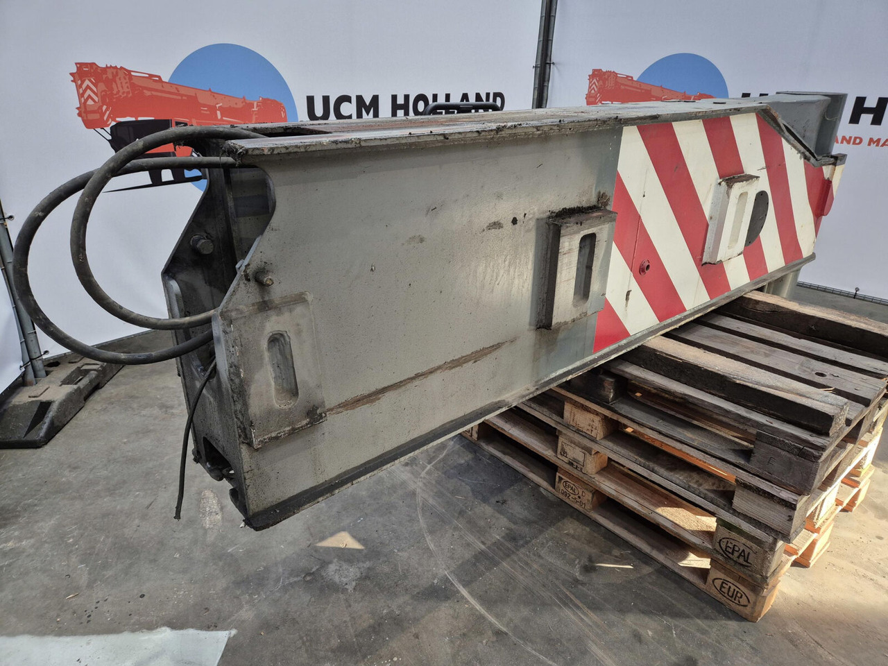 Liebherr LTM 1250-6.1 outriggerbeam rear with support cylinder - Суспензија за Кран: слика 3 Liebherr LTM 1250-6.1 outriggerbeam rear with support cylinder - Суспензија за Кран: слика 3
