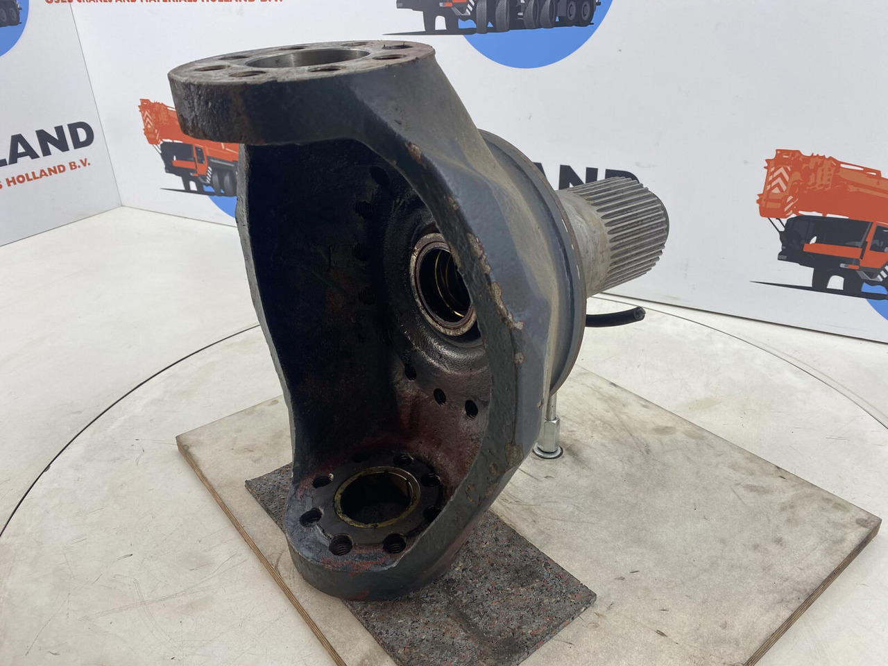Рукавец за Мобилен кран PPM 250 ATT Steering knuckle 16 holes axle 1: слика 6