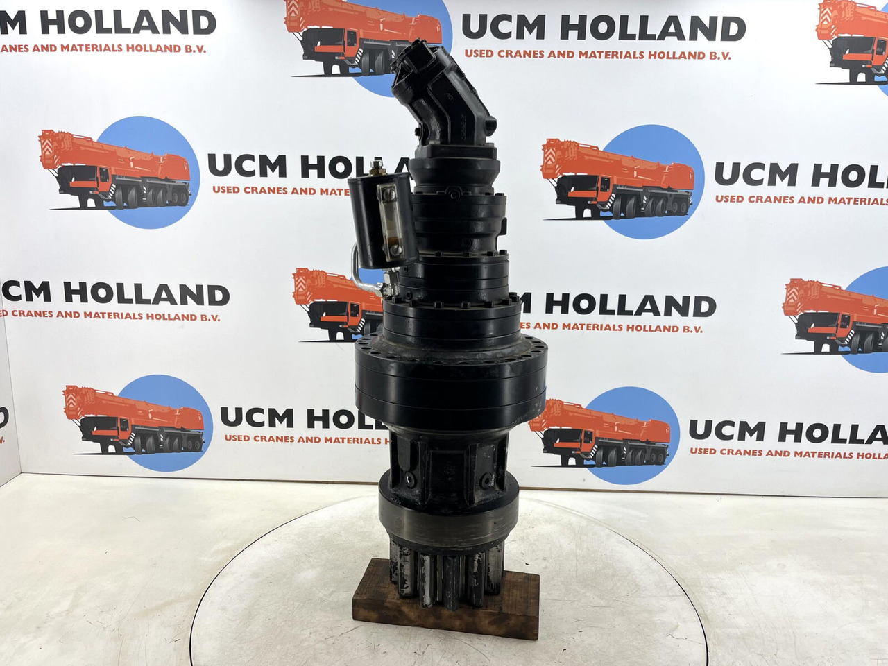 Tadano Faun AC 5.220L-1 Slew gear - Ротационен редуктор за Кран: слика 1 Tadano Faun AC 5.220L-1 Slew gear - Ротационен редуктор за Кран: слика 1