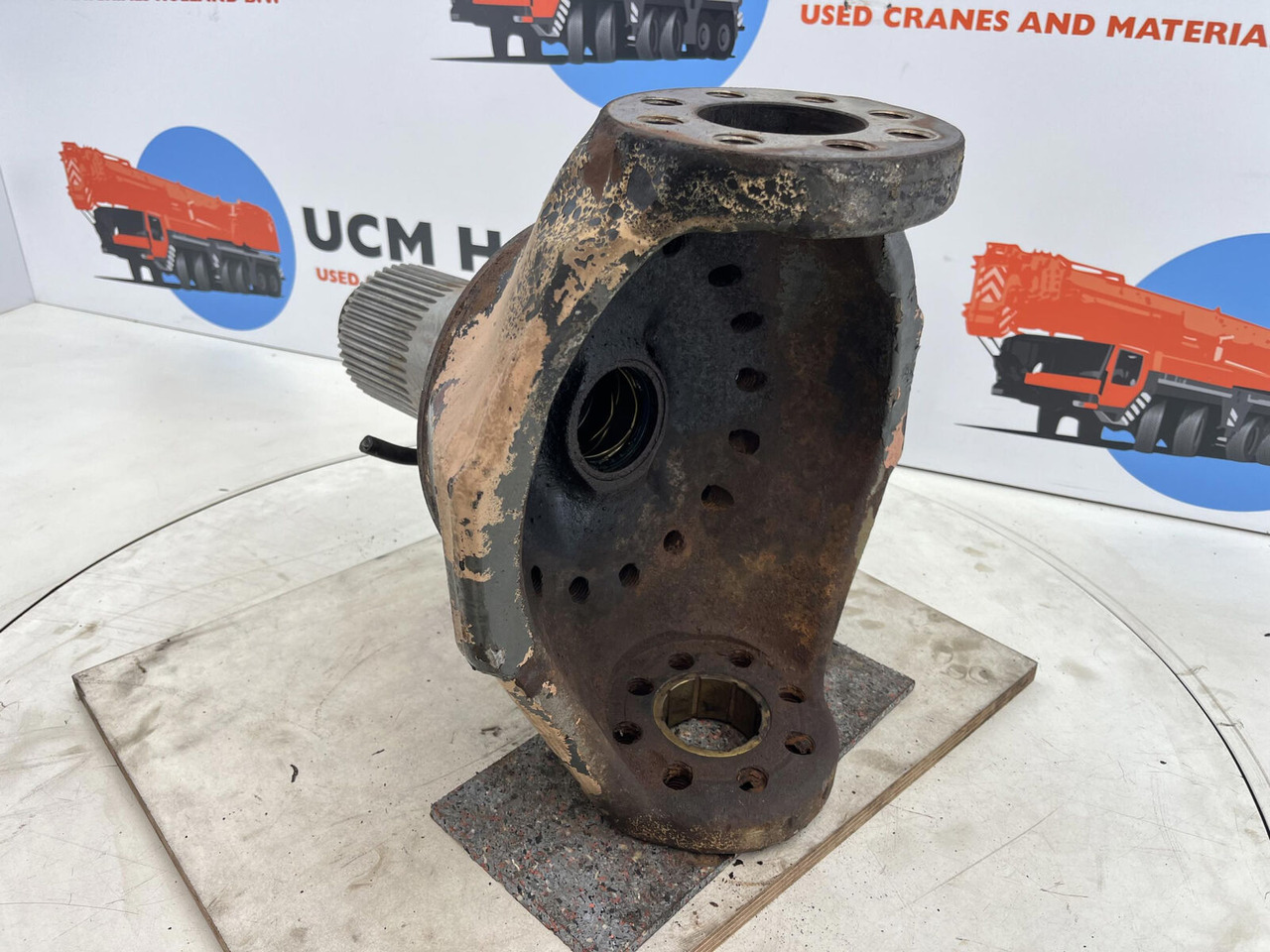 Terex AC 155 steering knuckle 16 holes axle 2 and 3 - Рукавец за Мобилен кран: слика 4 Terex AC 155 steering knuckle 16 holes axle 2 and 3 - Рукавец за Мобилен кран: слика 4